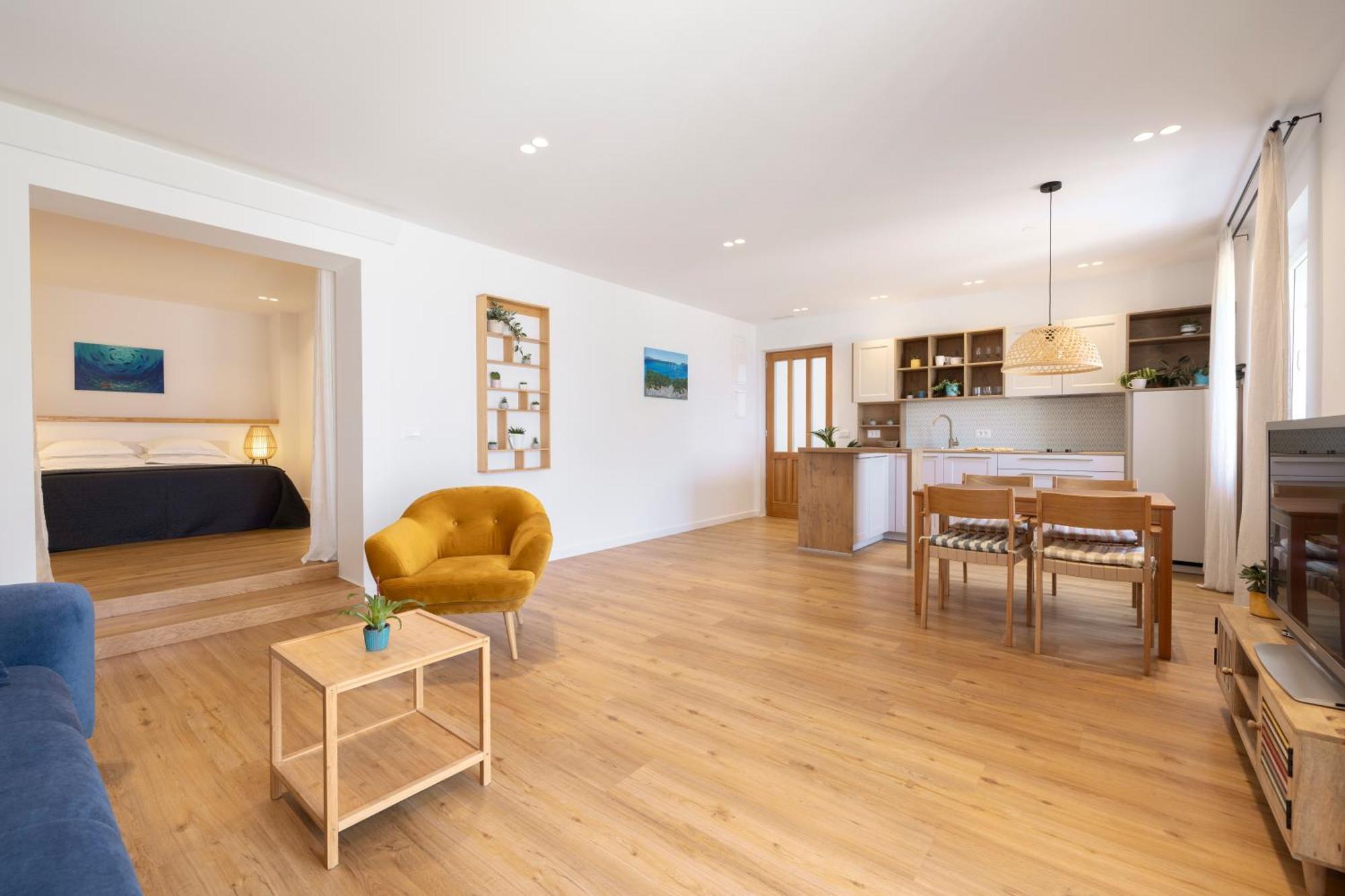 Beachfront Comfort Apartment Nives Tucepi Exterior photo