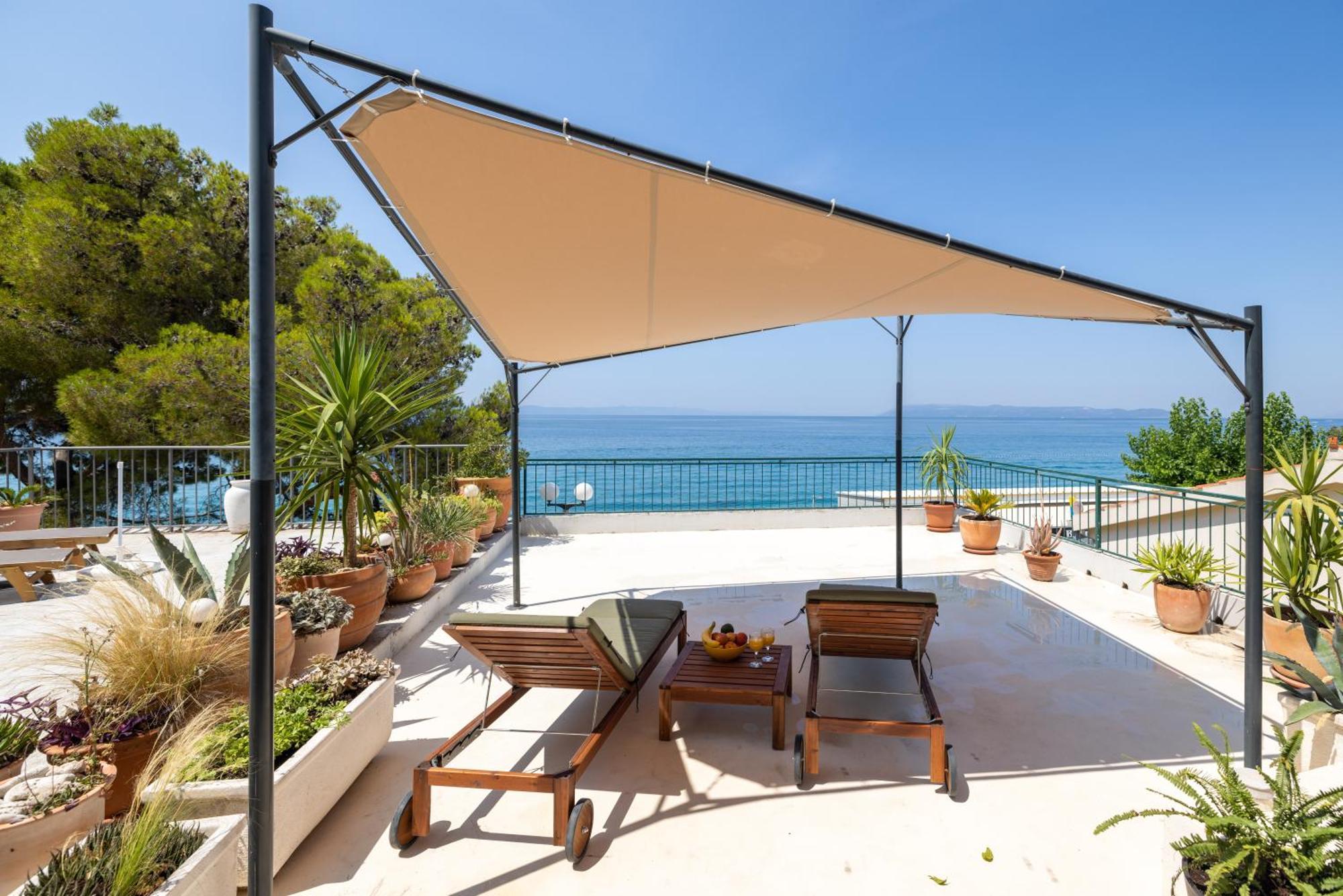 Beachfront Comfort Apartment Nives Tucepi Exterior photo