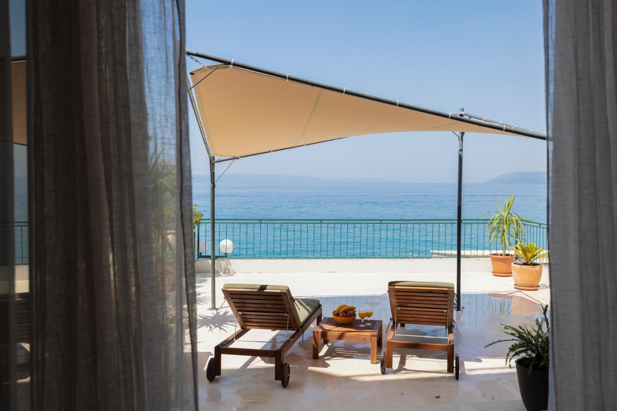 Beachfront Comfort Apartment Nives Tucepi Exterior photo