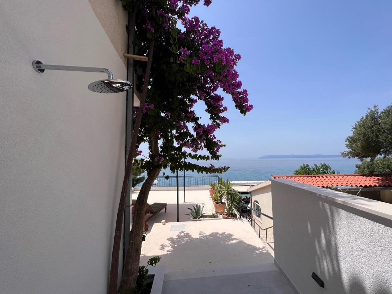 Beachfront Comfort Apartment Nives Tucepi Exterior photo