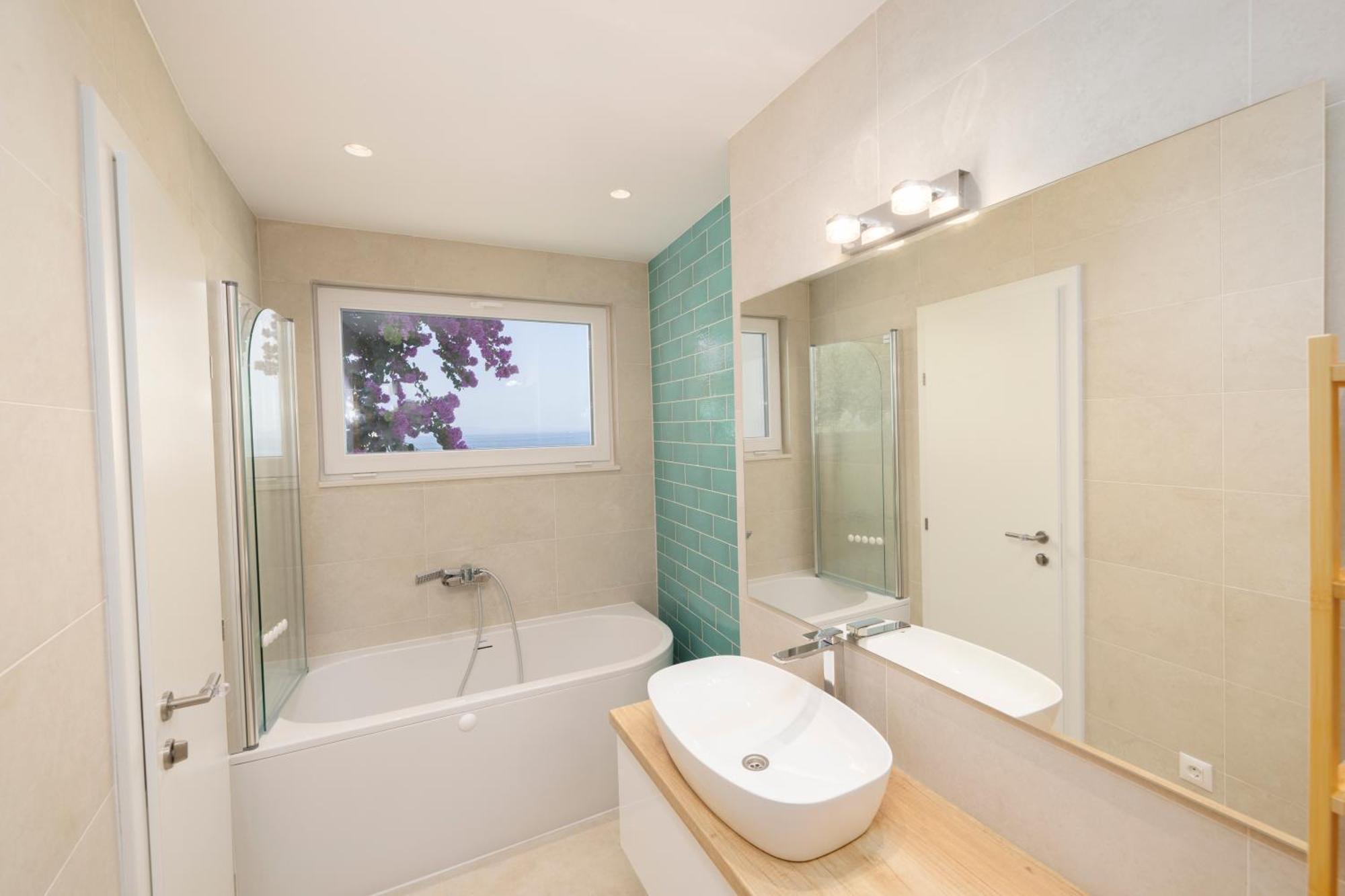 Beachfront Comfort Apartment Nives Tucepi Exterior photo
