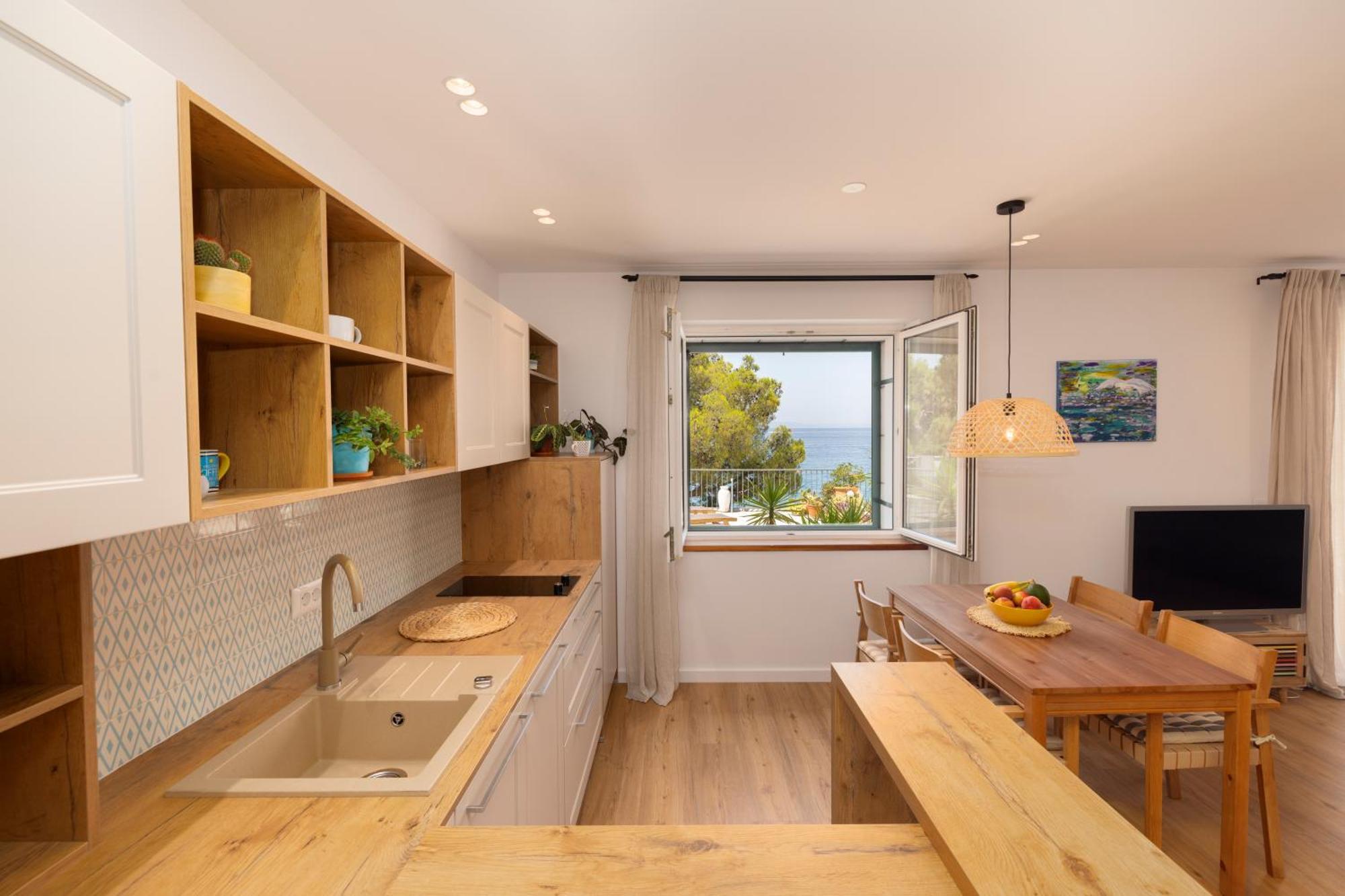 Beachfront Comfort Apartment Nives Tucepi Exterior photo