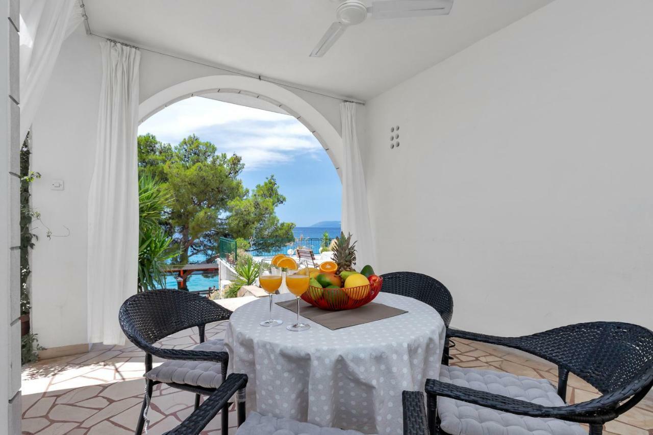 Beachfront Comfort Apartment Nives Tucepi Exterior photo